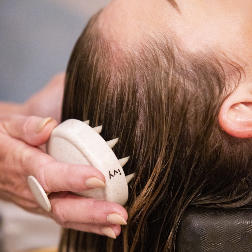 Afbeelding 2 Hoofdhuid scrub behandeling IVY Head Spa