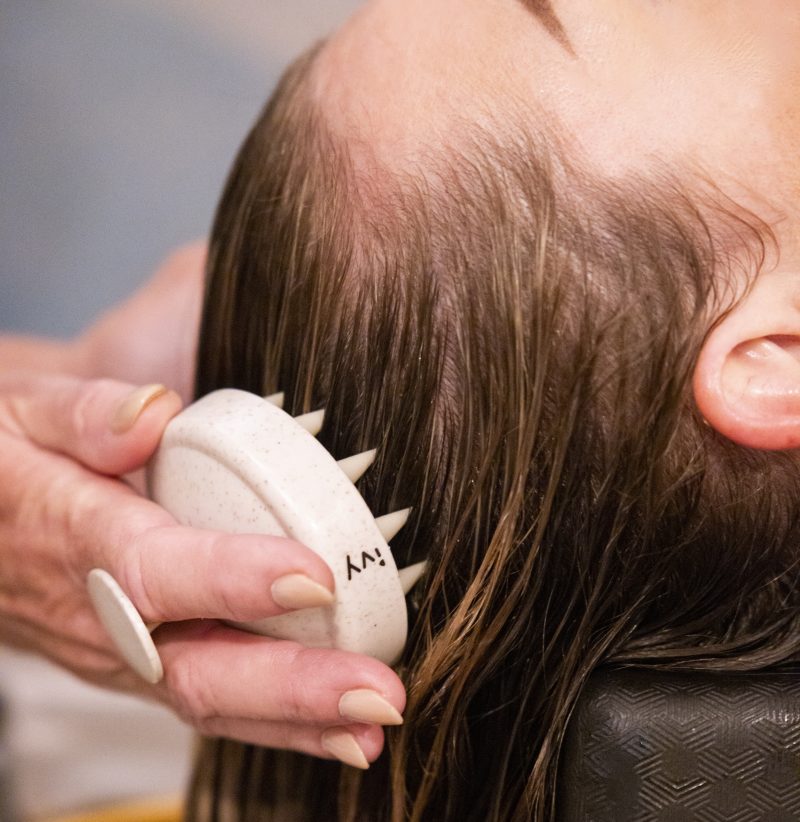 Afbeelding 2 Hoofdhuid scrub behandeling IVY Head Spa